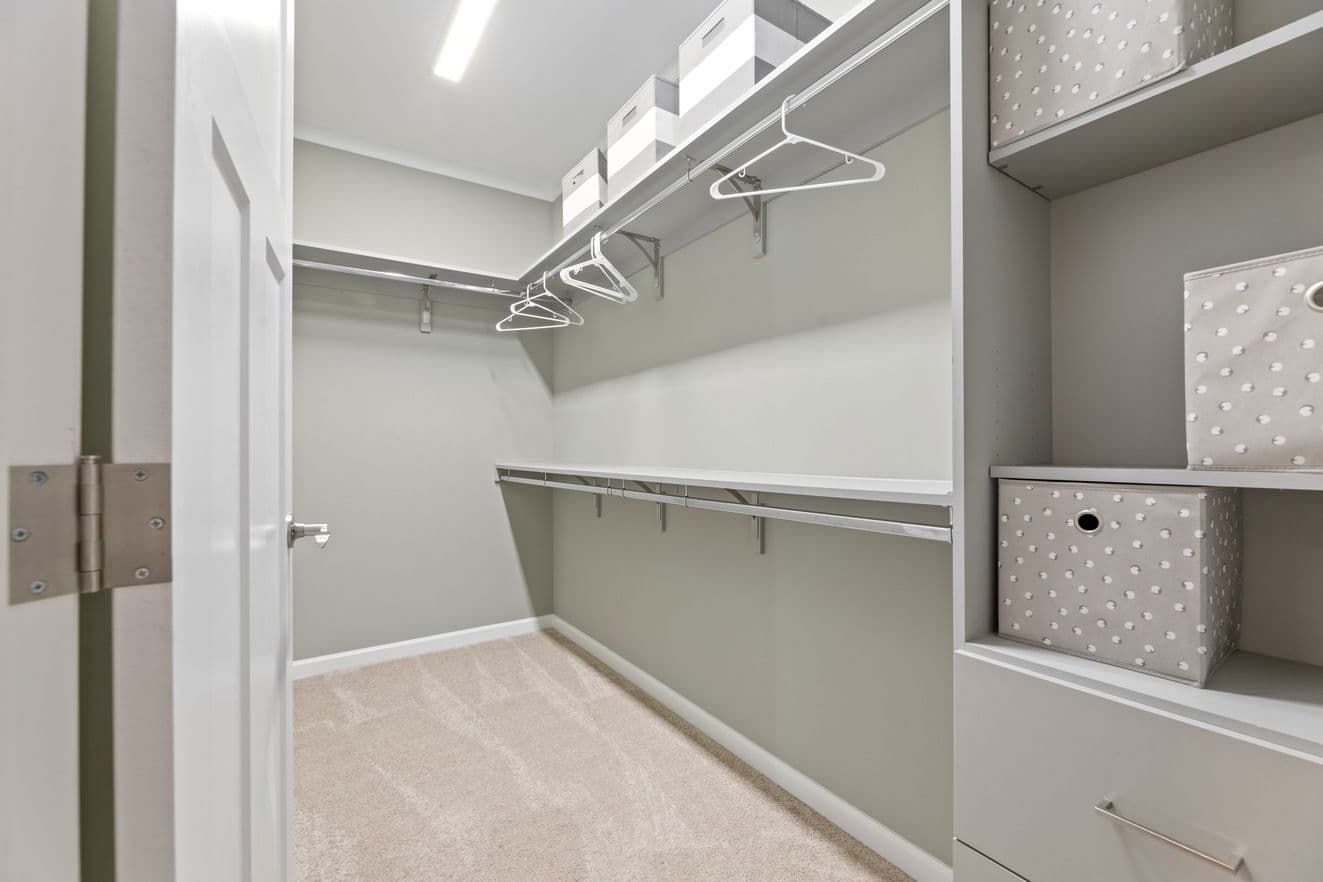 Isla ii 42484a bedroom home features