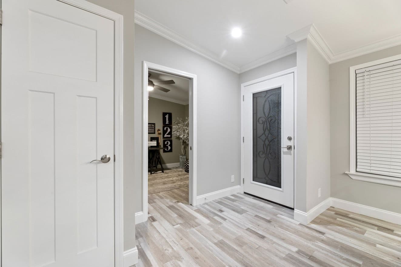 Isla ii 42484a interior home features