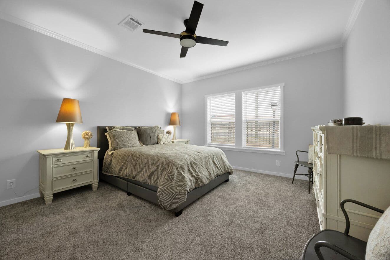 Quinn 30523a bedroom home features