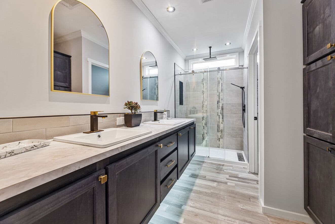 Paxton 28523a bathroom home features