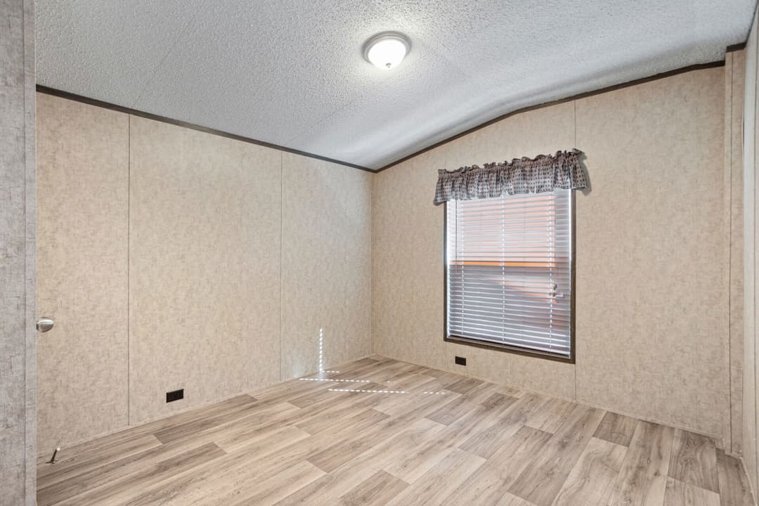 Classic c-1680-32d bedroom home features