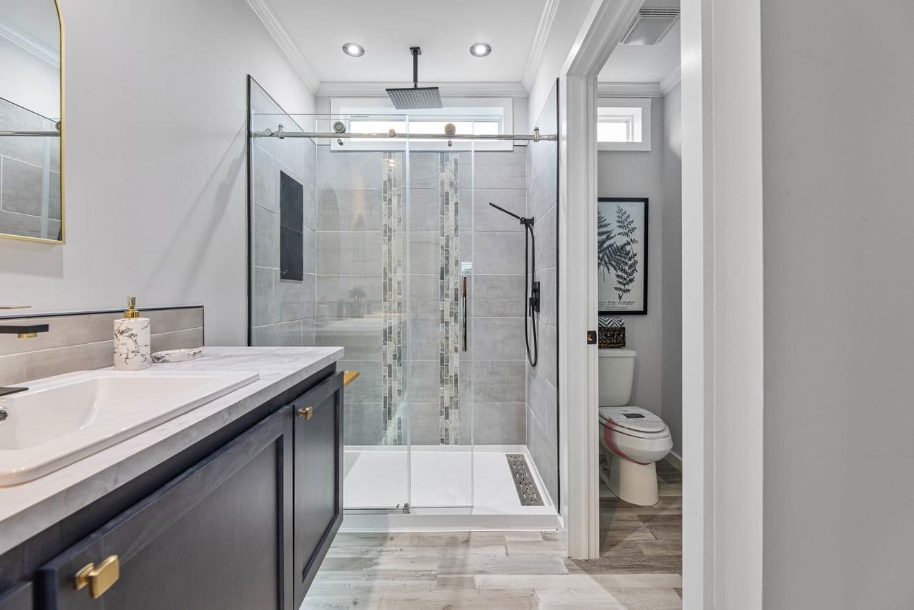 Paxton 28523a bathroom home features