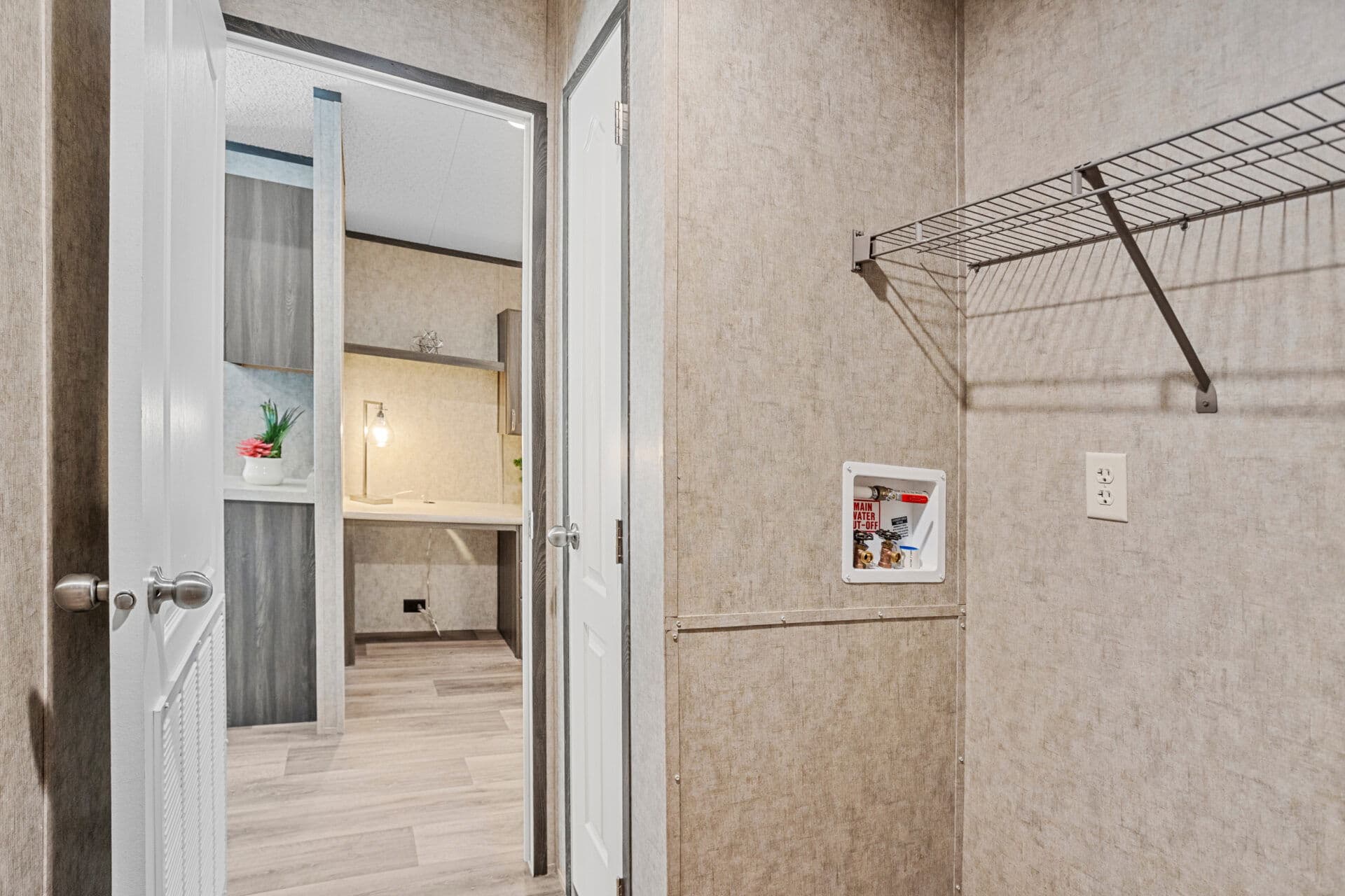 Classic c-1680-32d interior home features