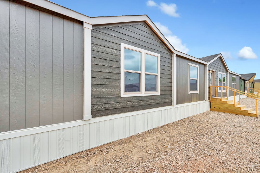 Classic c-3280-42.5b hero, elevation, and exterior home features