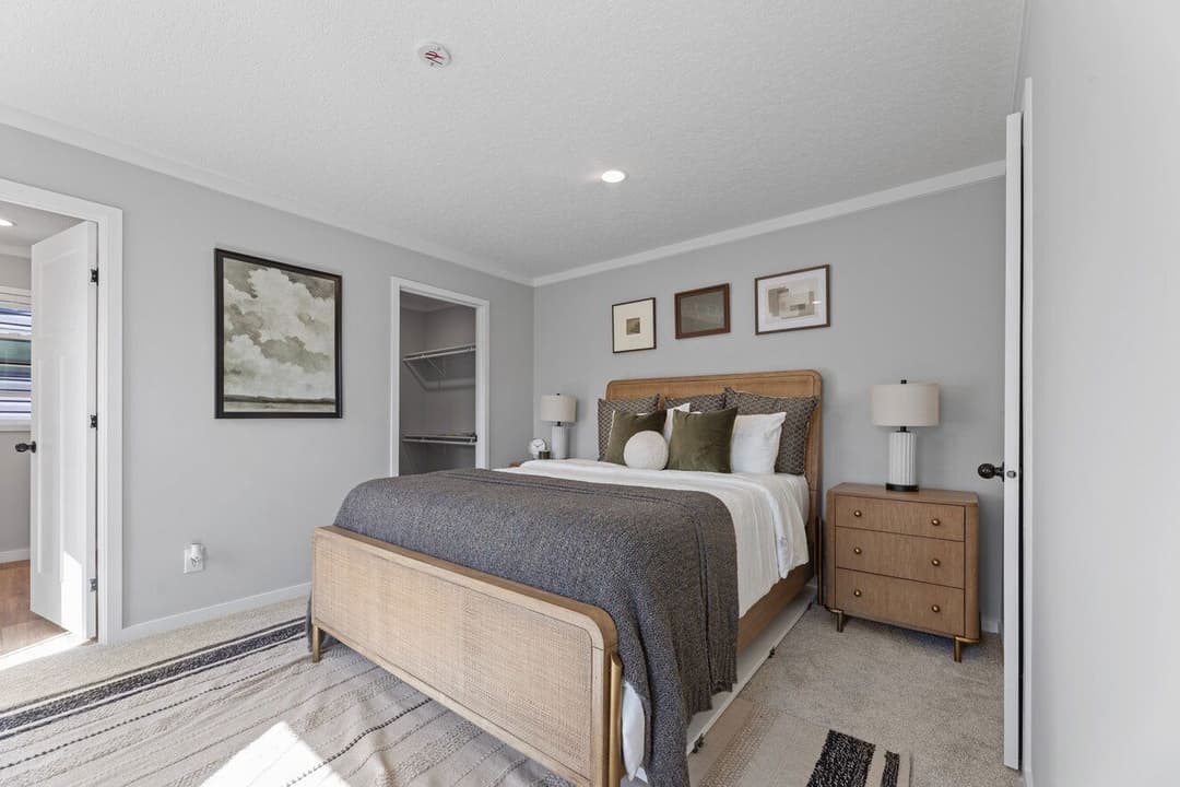 Helix 16763n bedroom home features