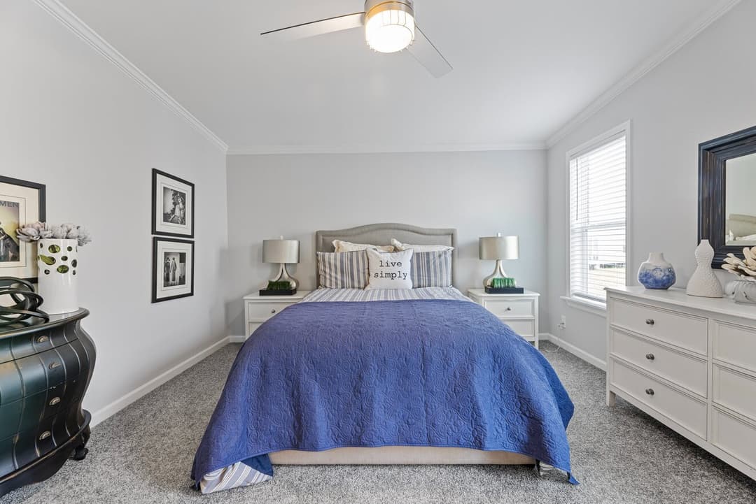 Ventura vi 30483c bedroom home features