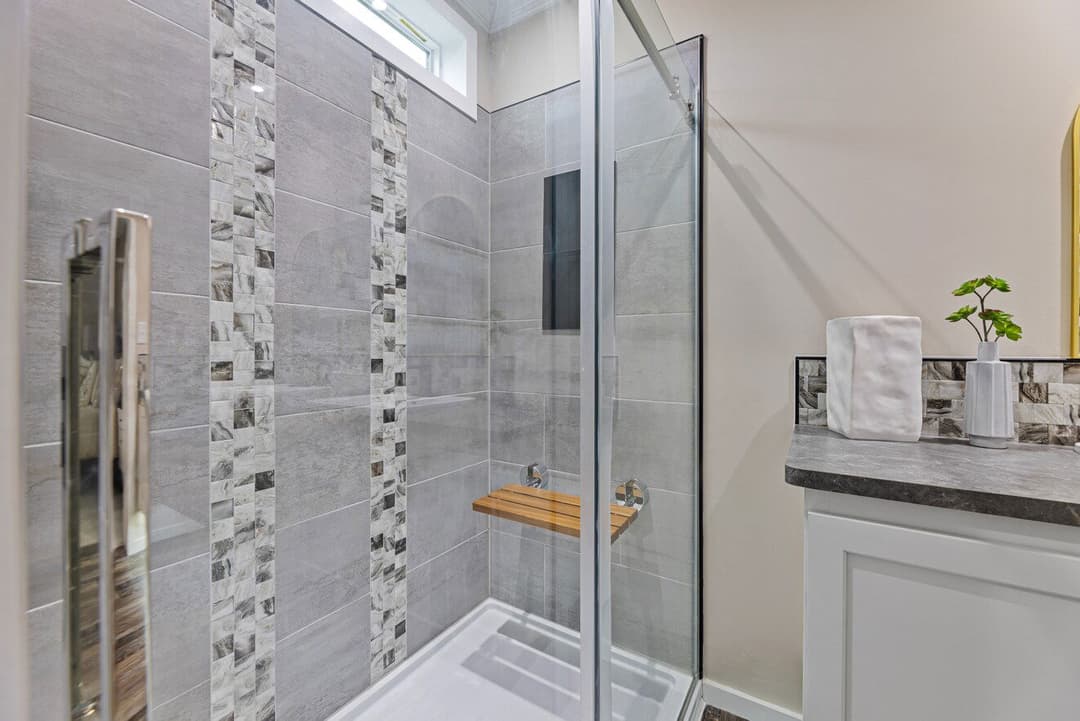 Pierce 28562a bathroom home features