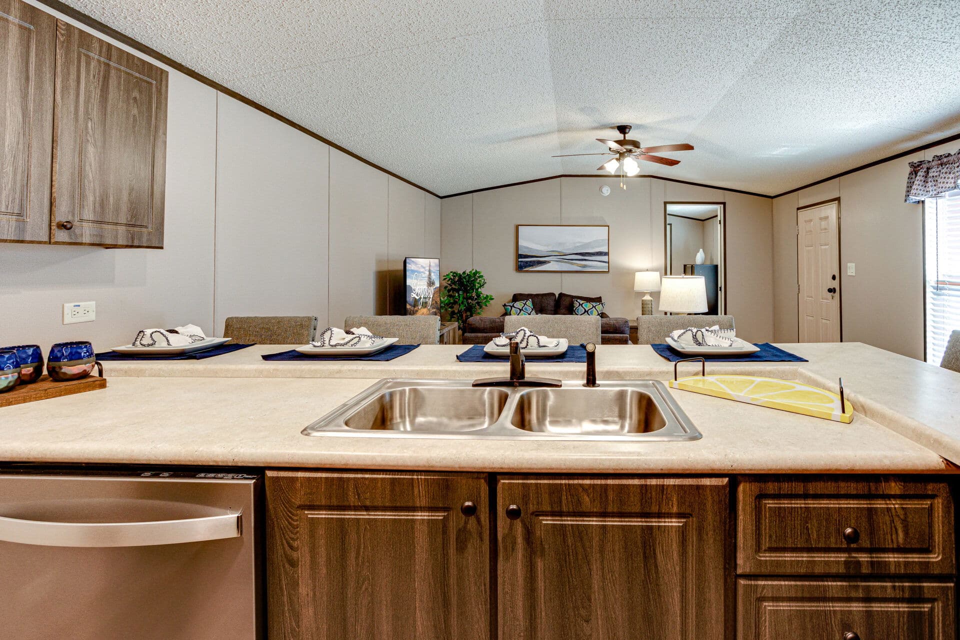 Heritage h-1672-32b kitchen home features