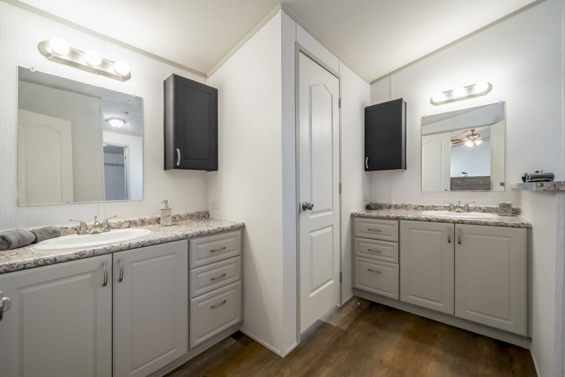 Heritage h-1880-32e bathroom home features