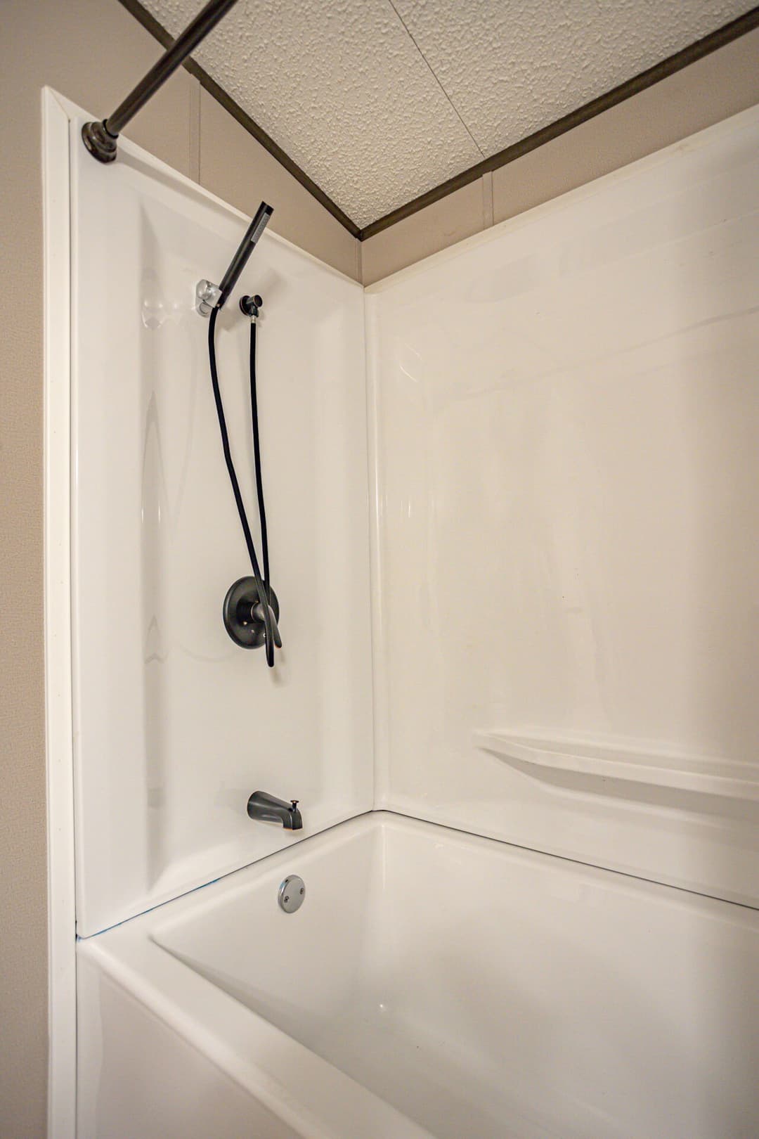 Heritage h-1672-32b bathroom home features