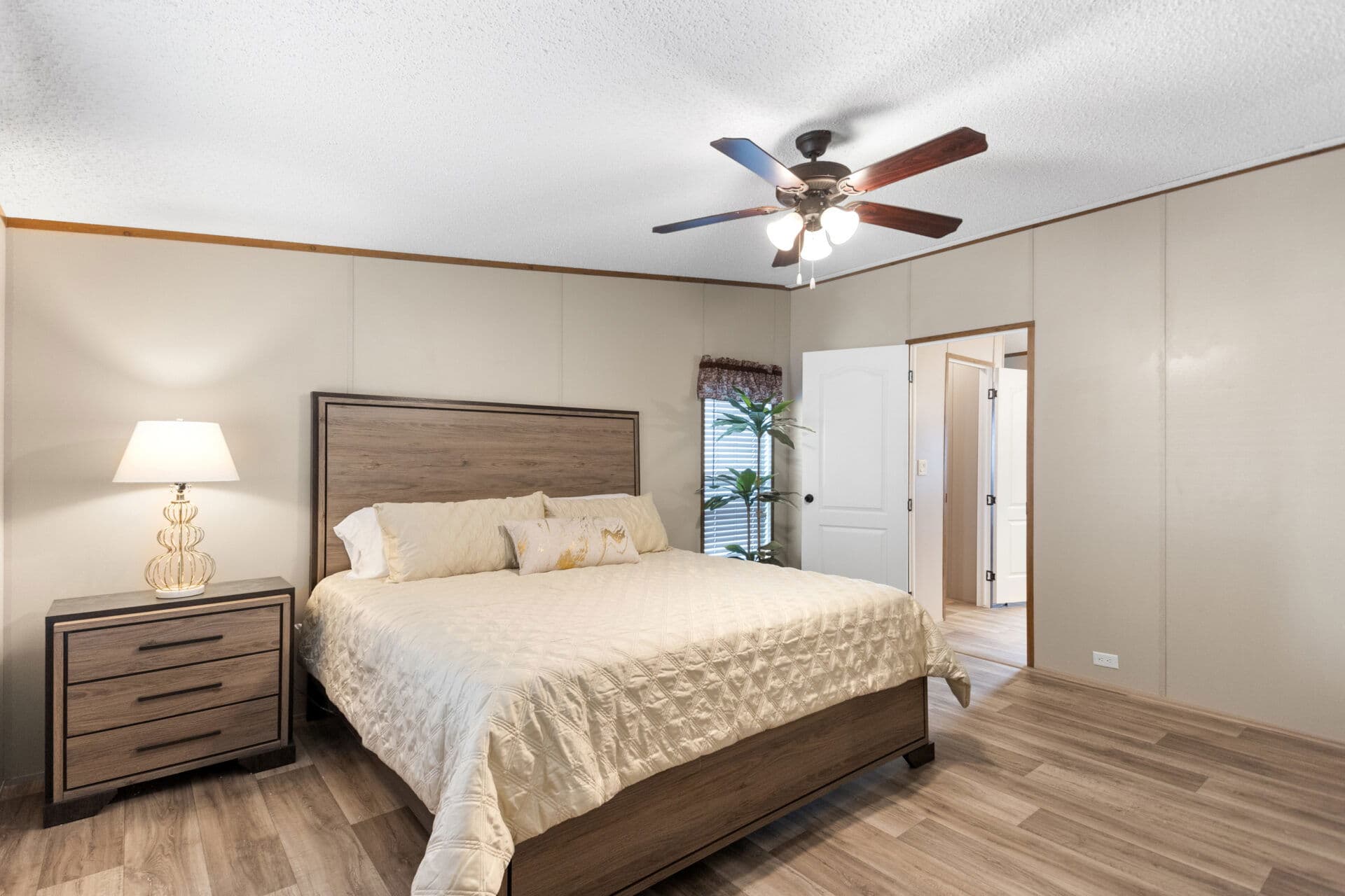 Heritage h-3260-32a bedroom home features