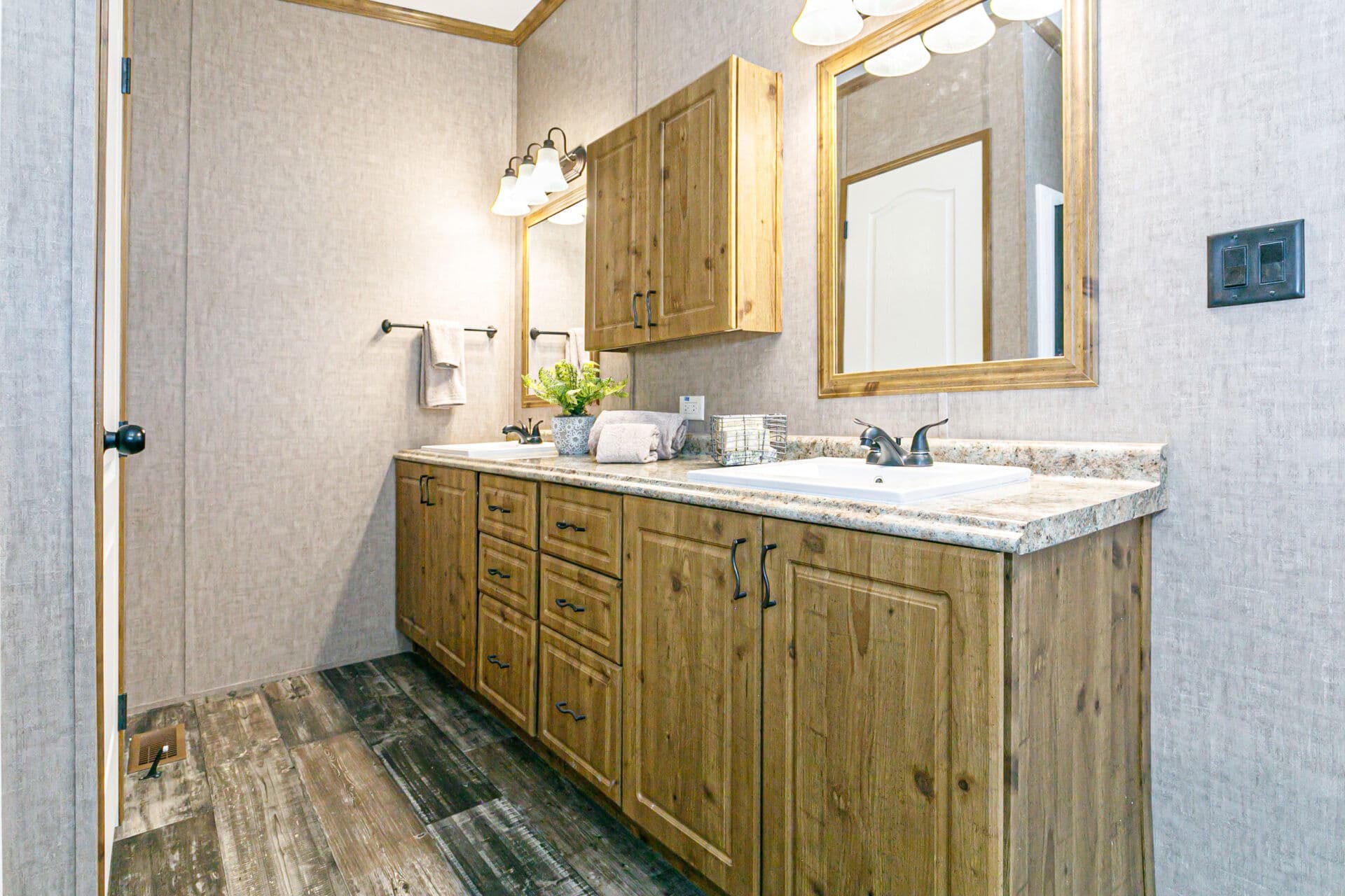 Classic c-3264-32c bathroom home features