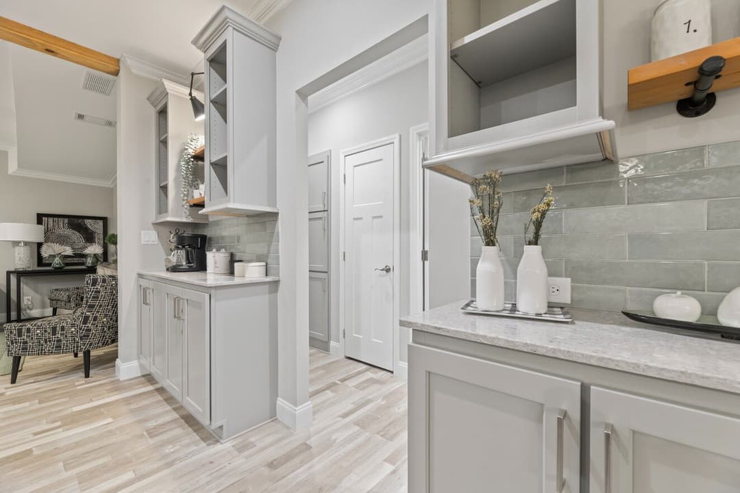 Isla ii 42484a interior home features