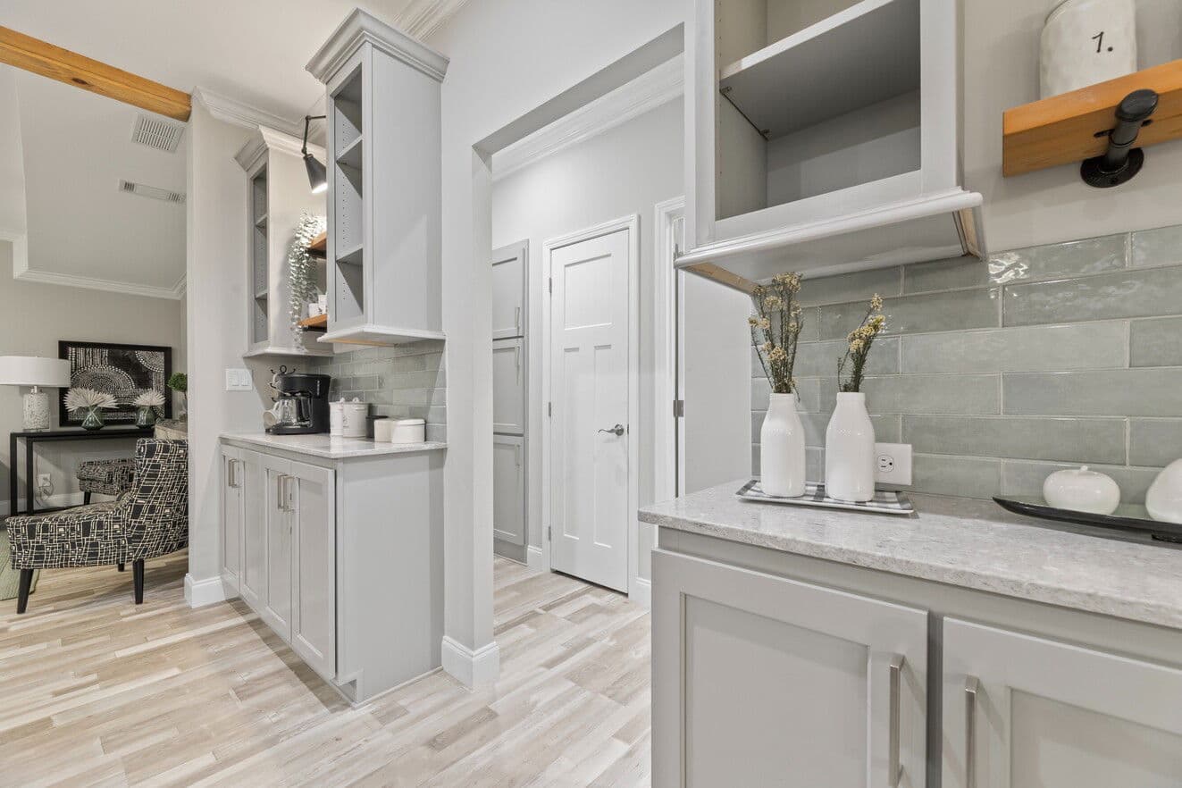 Isla ii 42484a interior home features