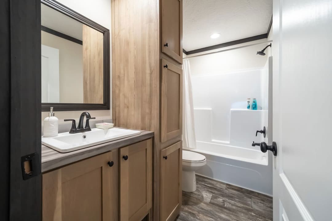 Boujee 2 bathroom home features