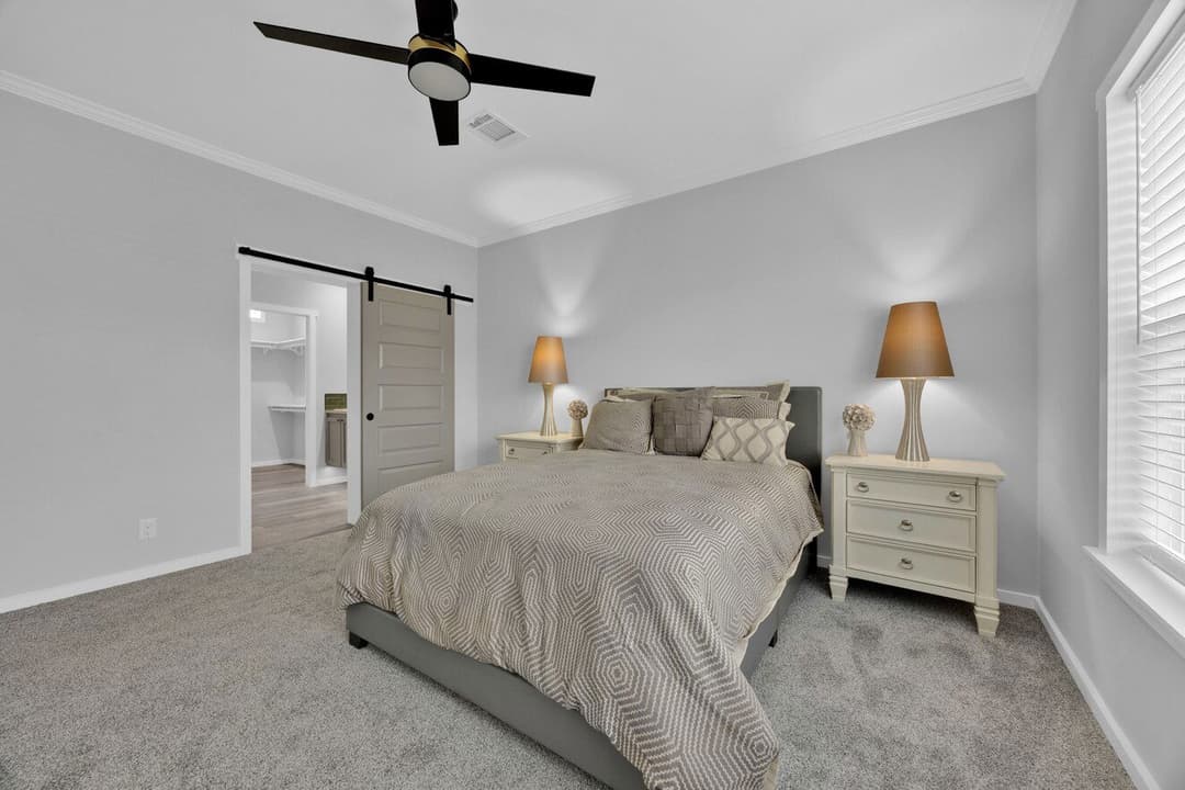 Quinn 30523a bedroom home features