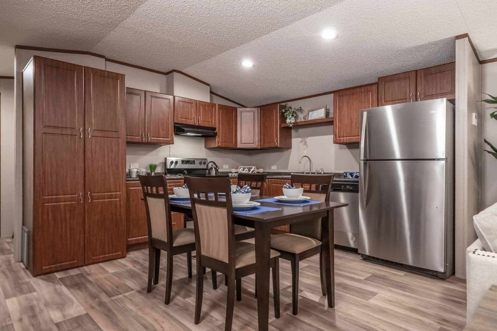 Heritage h-1664-32c kitchen home features