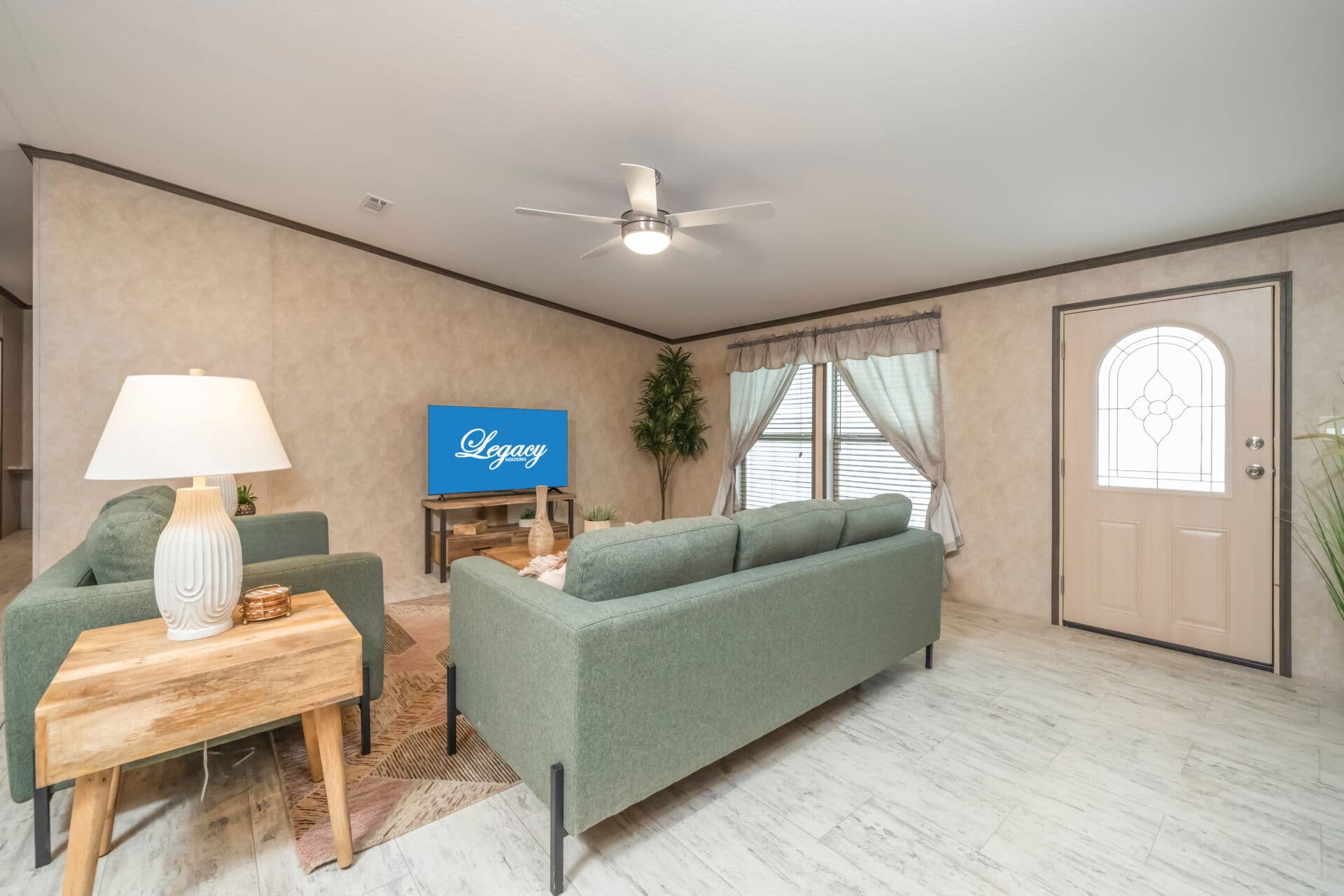 Classic c-3256-42b interior home features