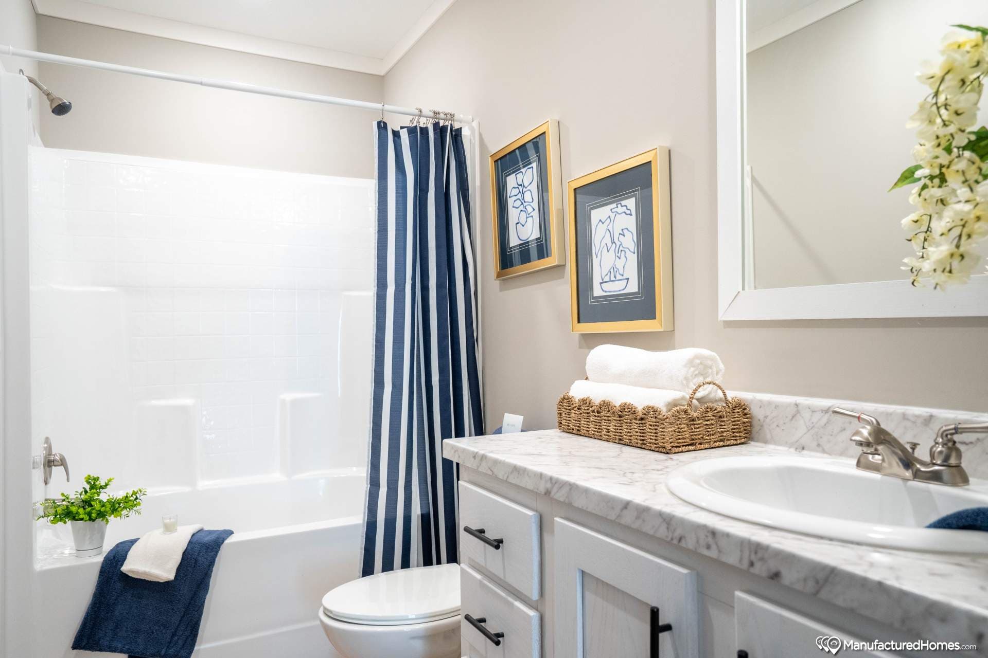 The shades creek bathroom home features