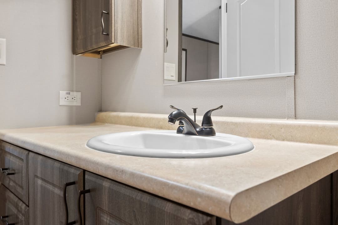 Classic c-1672-32c bathroom home features