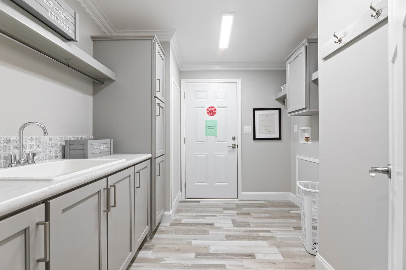 Isla ii 42484a interior home features