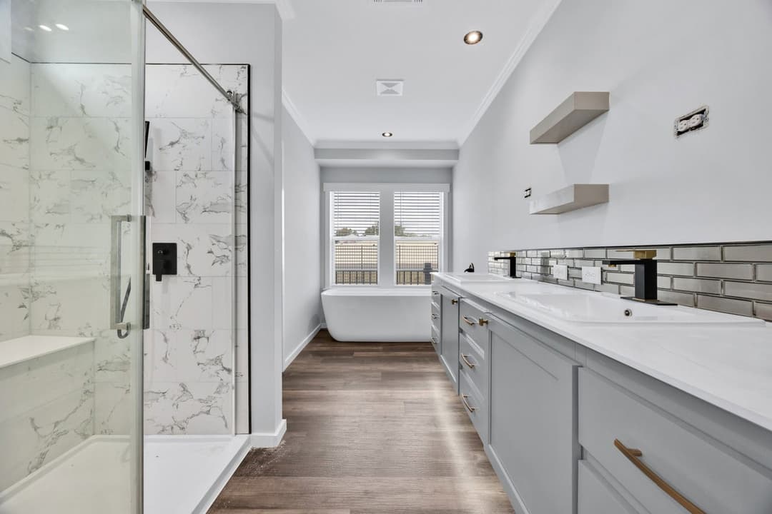 Draper 40764a bathroom home features