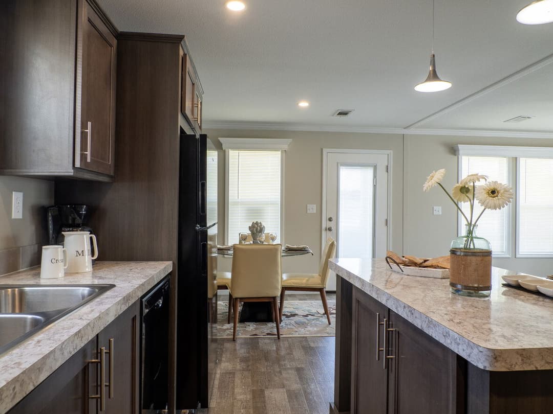 Avon park 24482e kitchen home features