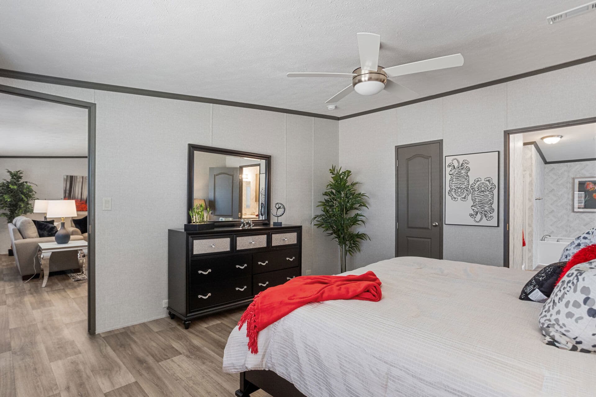 Select s-3252-32d bedroom home features