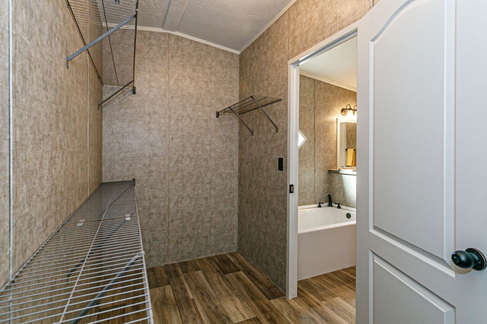 Classic c-3264-32bp bathroom home features