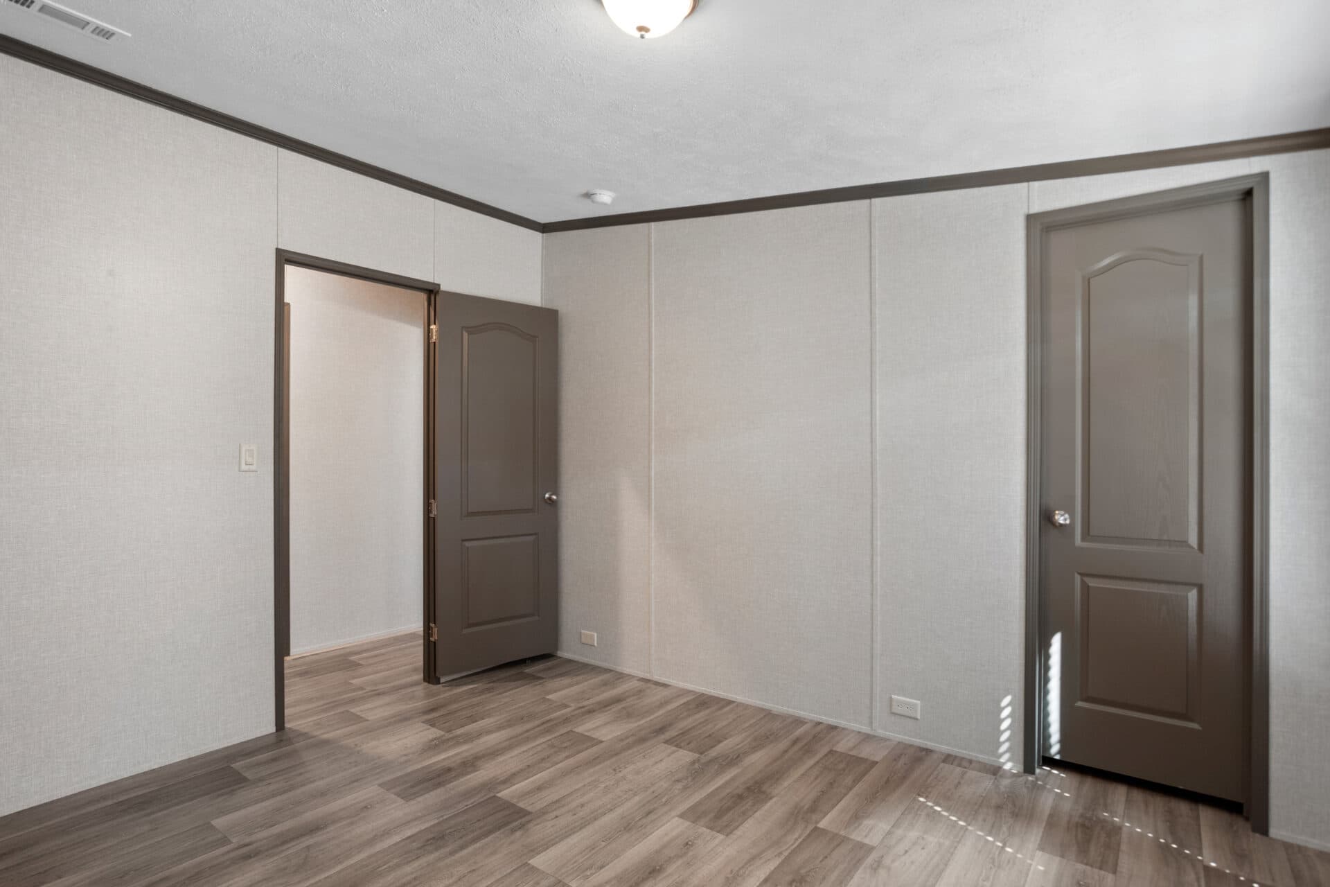 Select s-3252-32d bedroom home features