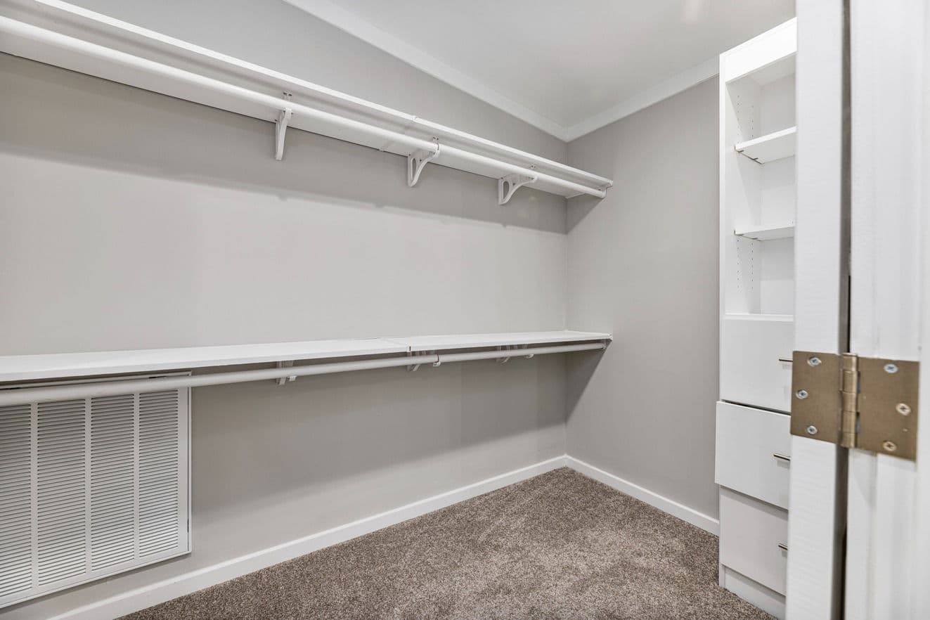 Kennedy ii 30603d bedroom home features