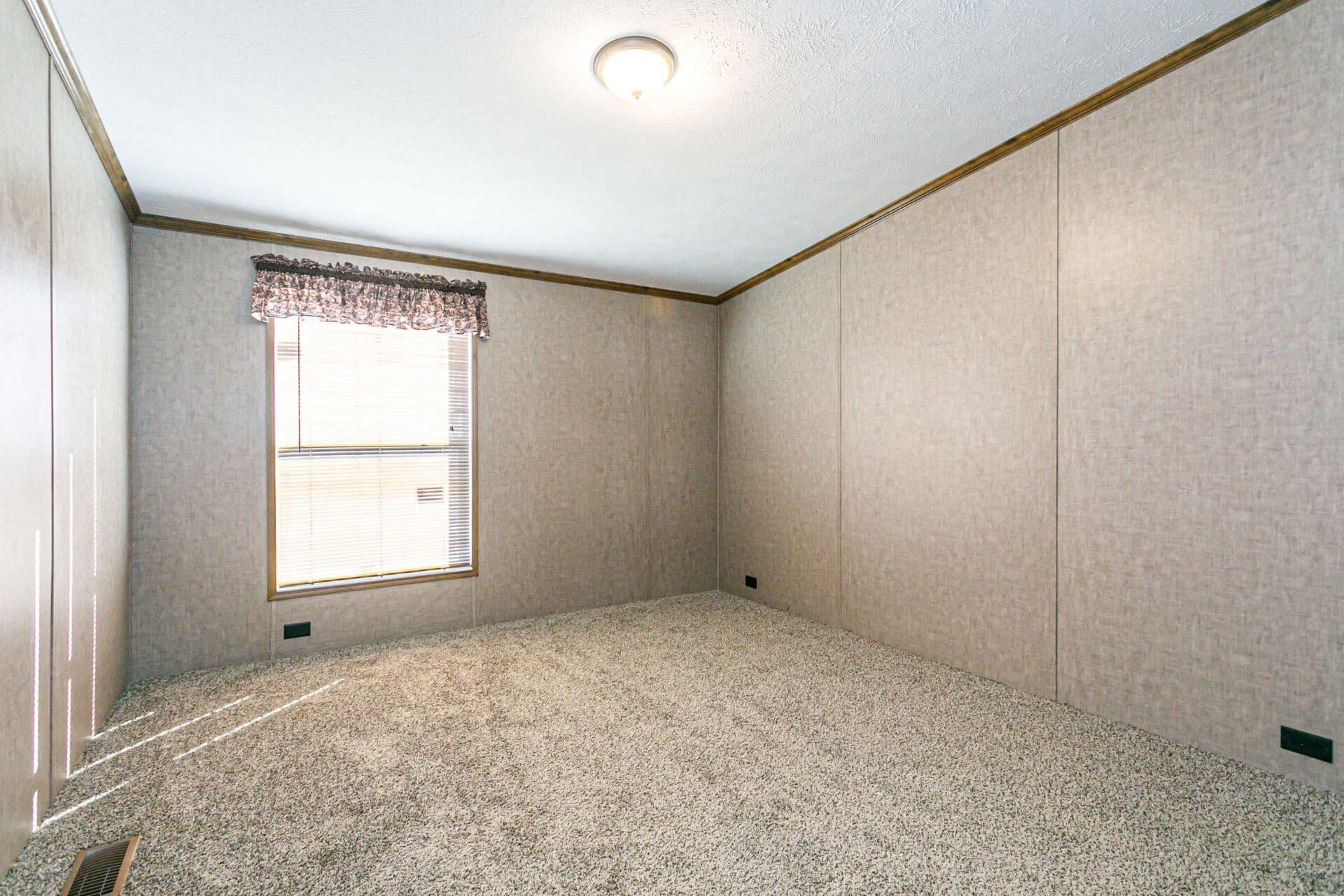 Classic c-3264-32c bedroom home features