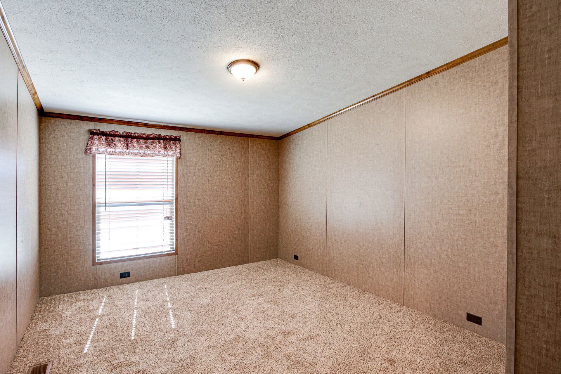 Heritage h-3264-32c bedroom home features