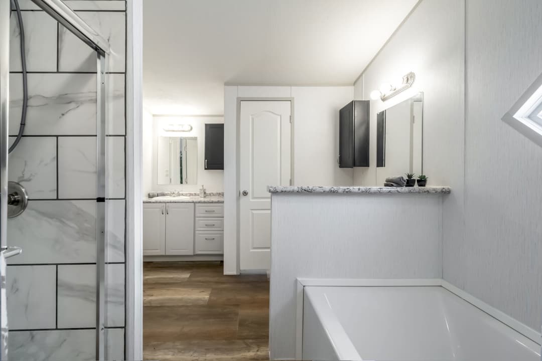 Heritage h-1880-32e bathroom home features