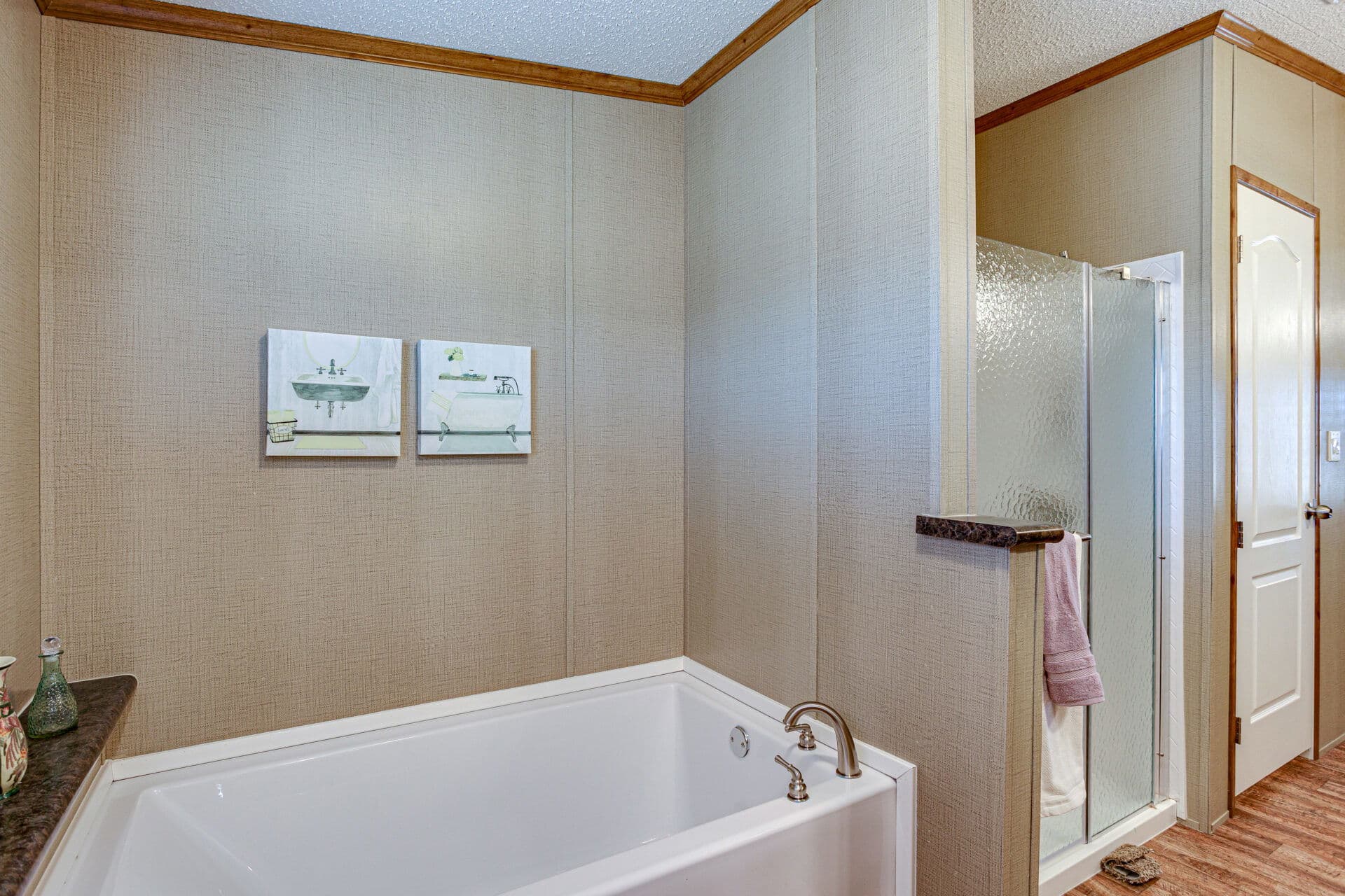 Heritage h-3256-42a bathroom home features