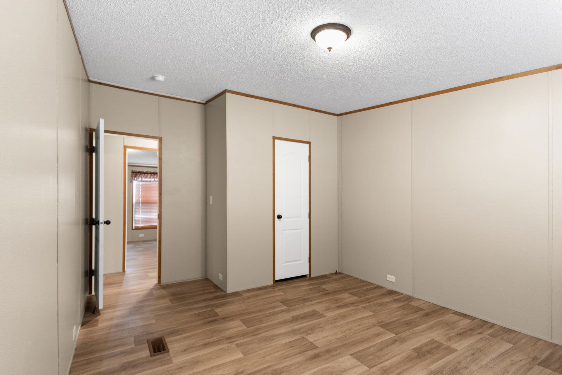 Heritage h-3260-32a bedroom home features