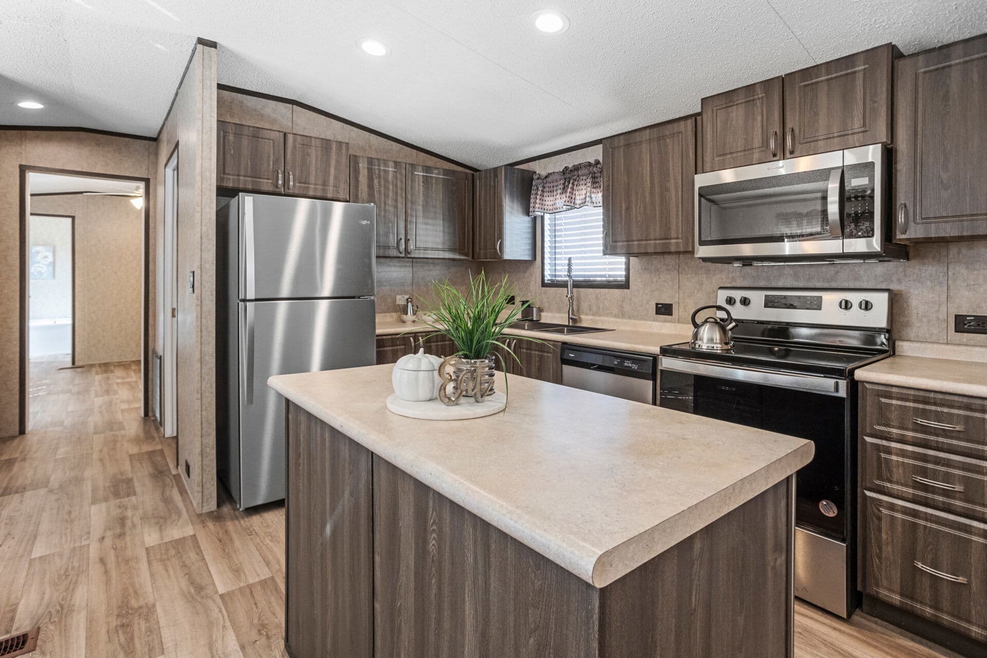 Classic c-1680-32d kitchen home features