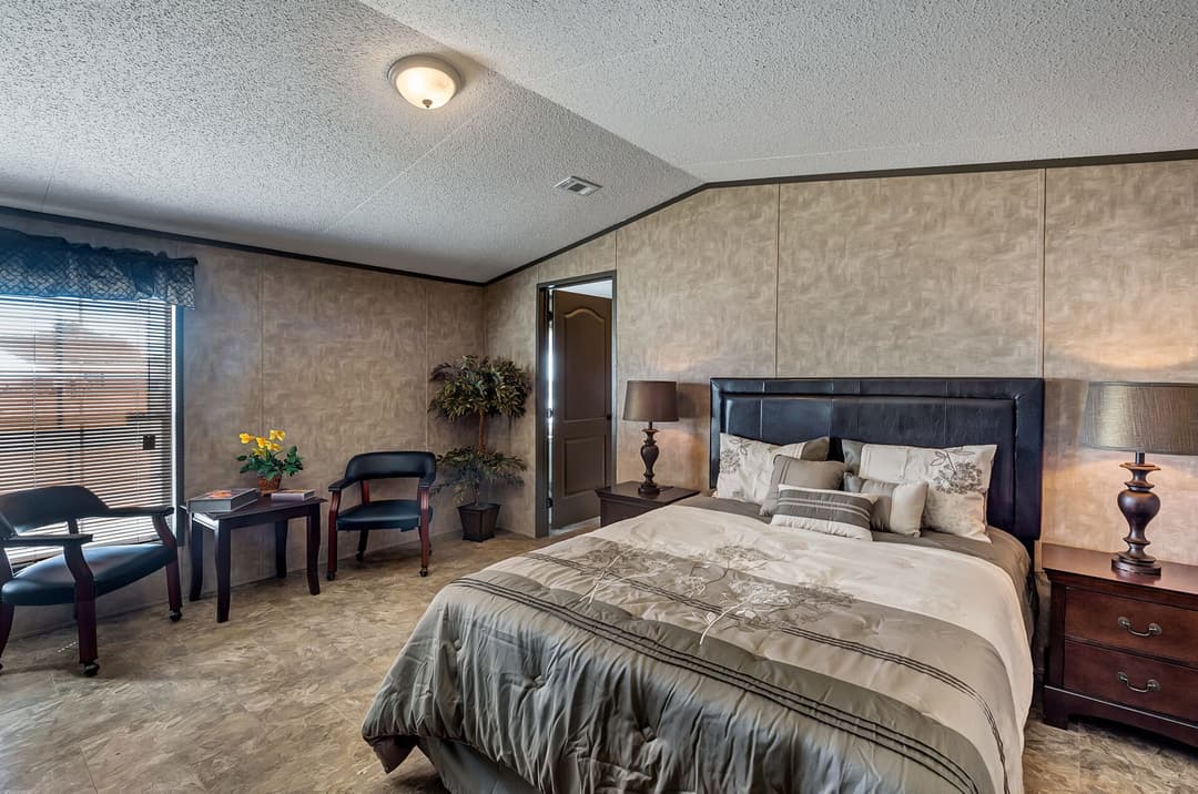 Heritage h-1680-32b bedroom home features