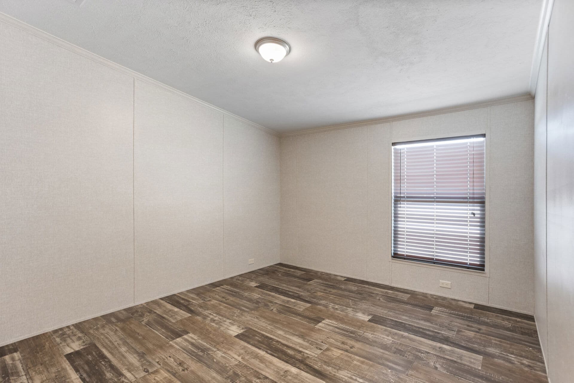 Heritage h-3272-43a bedroom home features