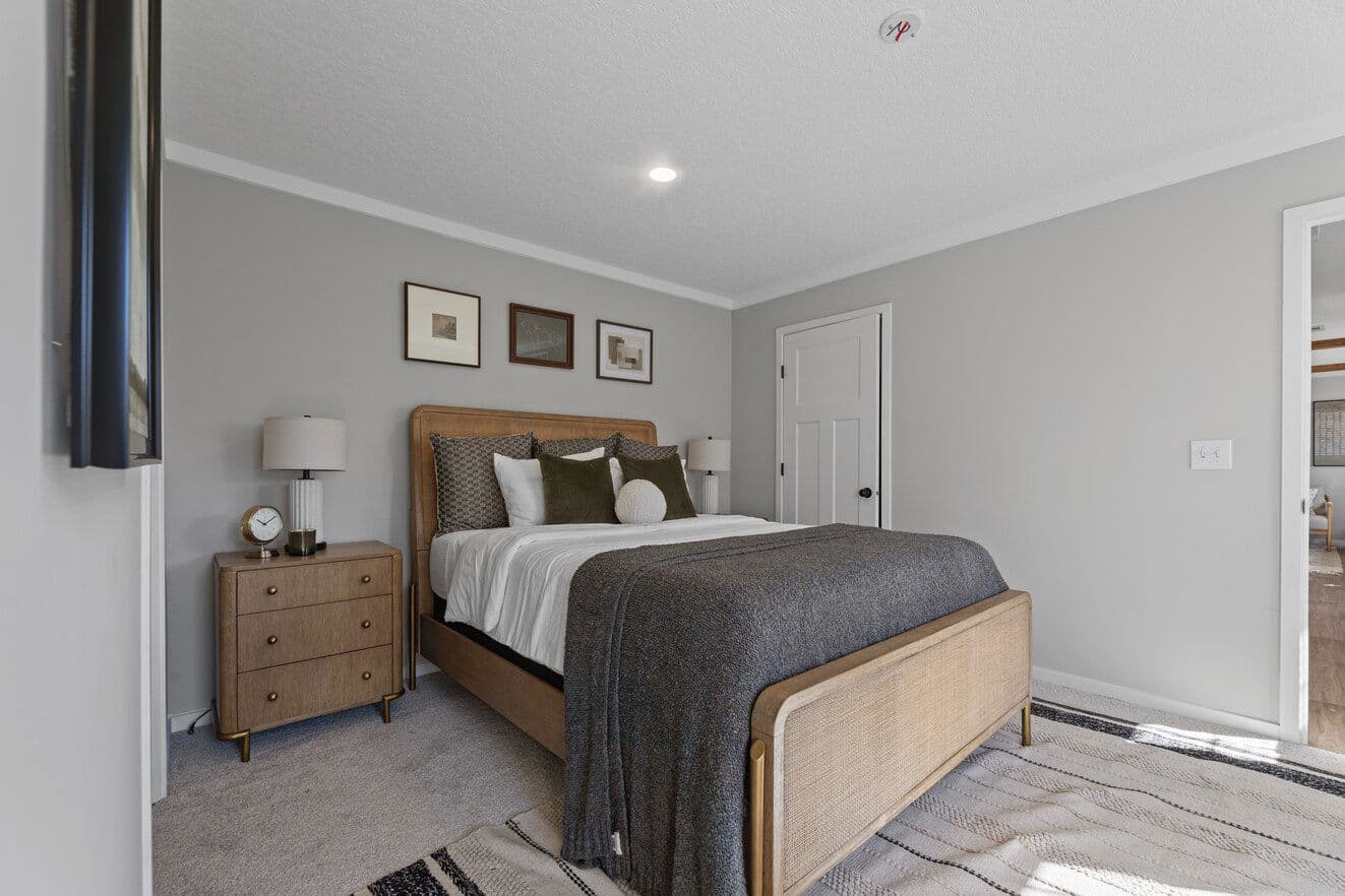 Helix 16763n bedroom home features