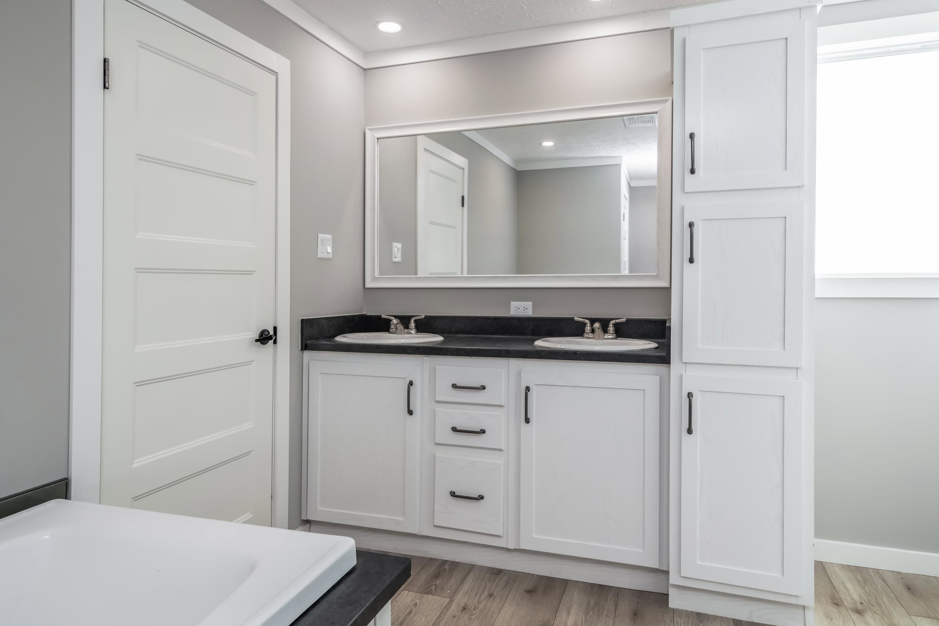 The blackwater bathroom home features