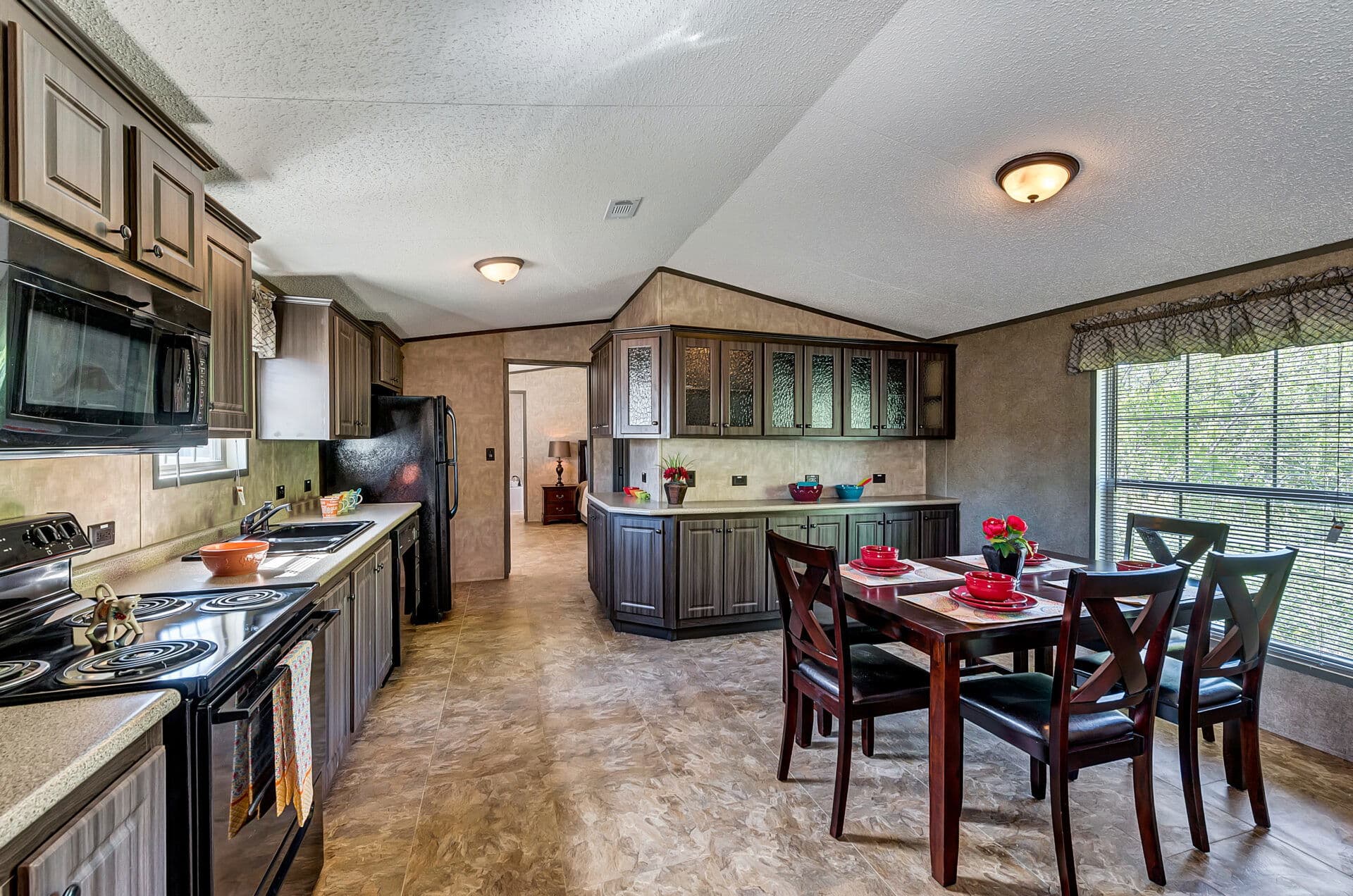 Classic c-1680-32b kitchen home features