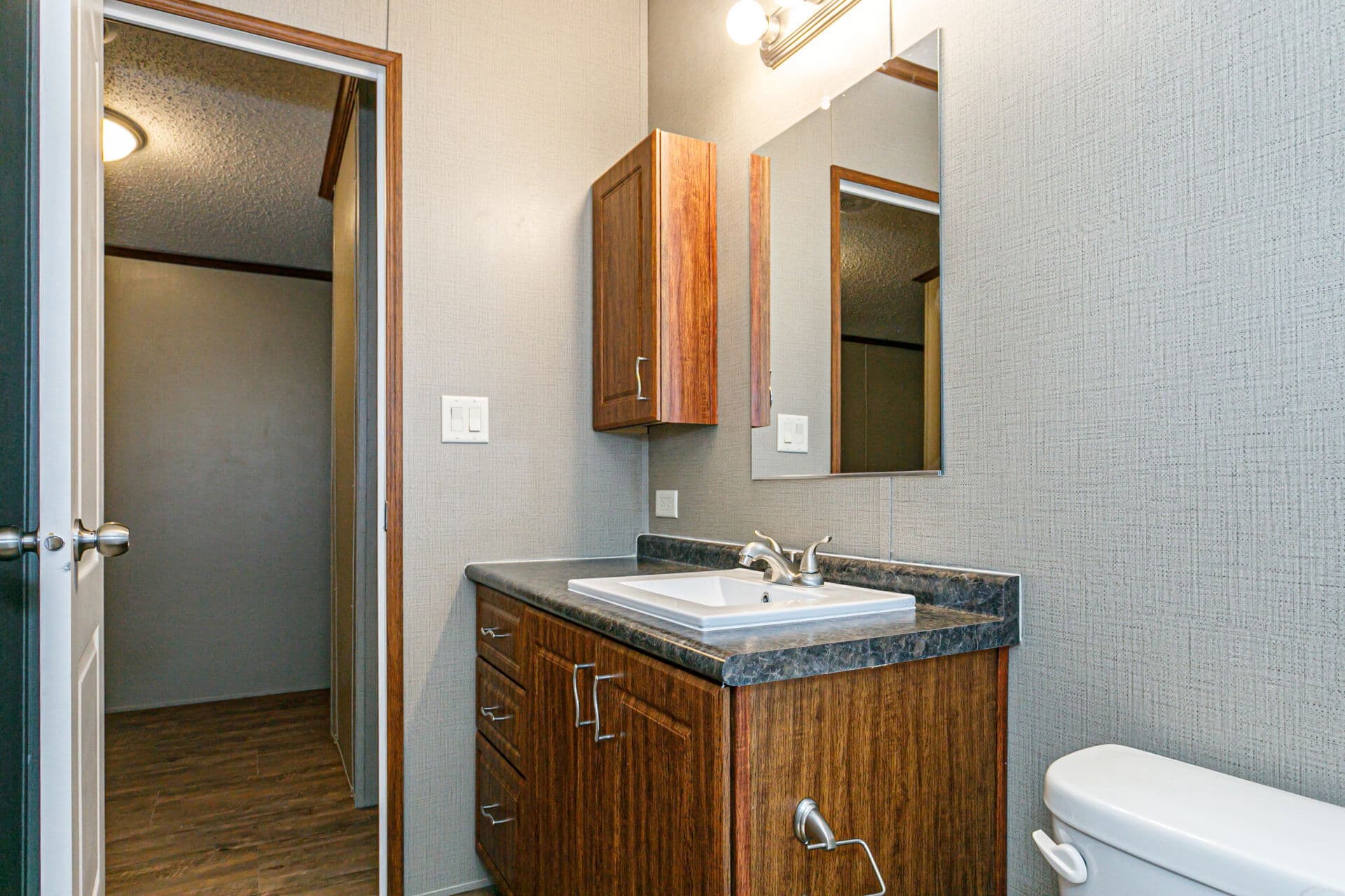 Heritage h-1872-32a bathroom home features