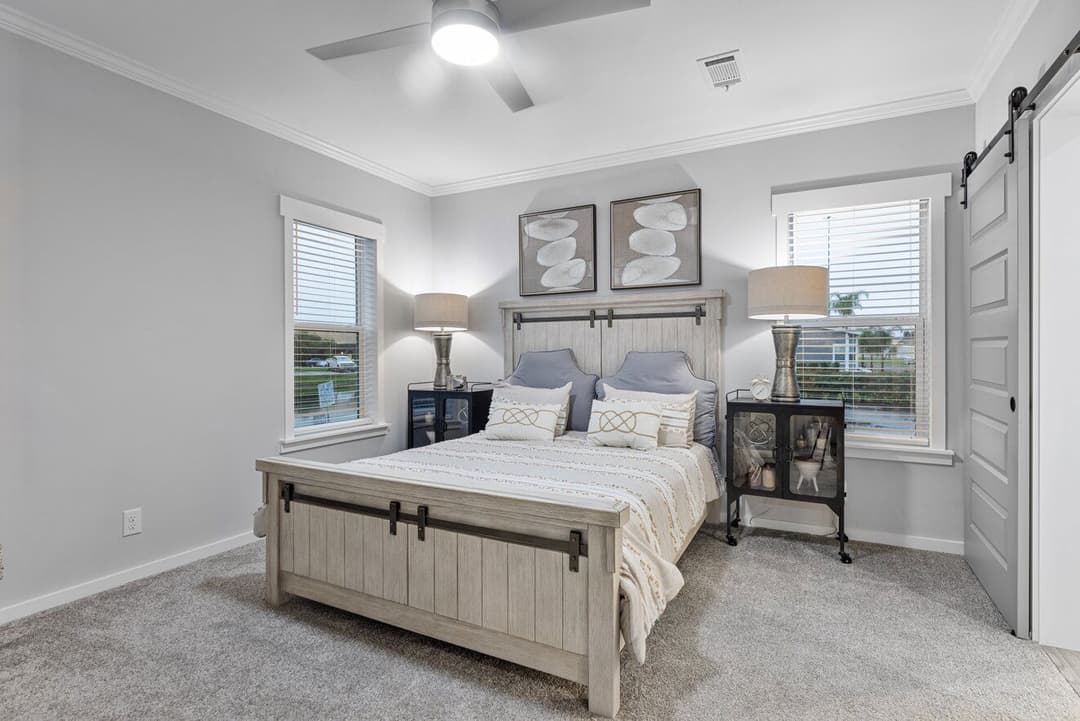 Davan 28683a bedroom home features