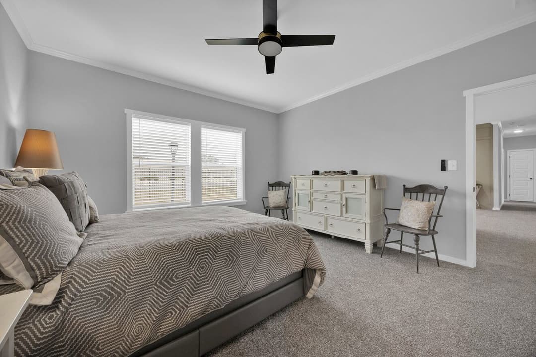 Quinn 30523a bedroom home features