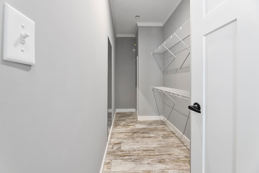 Cottage farmhouse 28522j interior home features