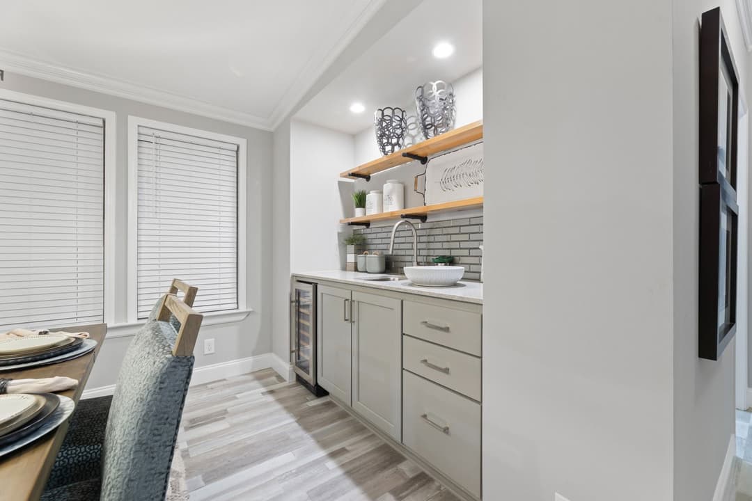 Isla ii 42484a interior home features