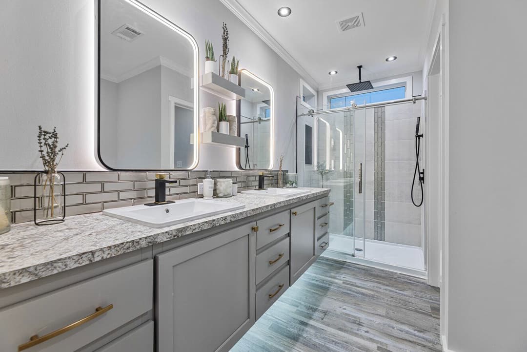 Davan 28683a bathroom home features