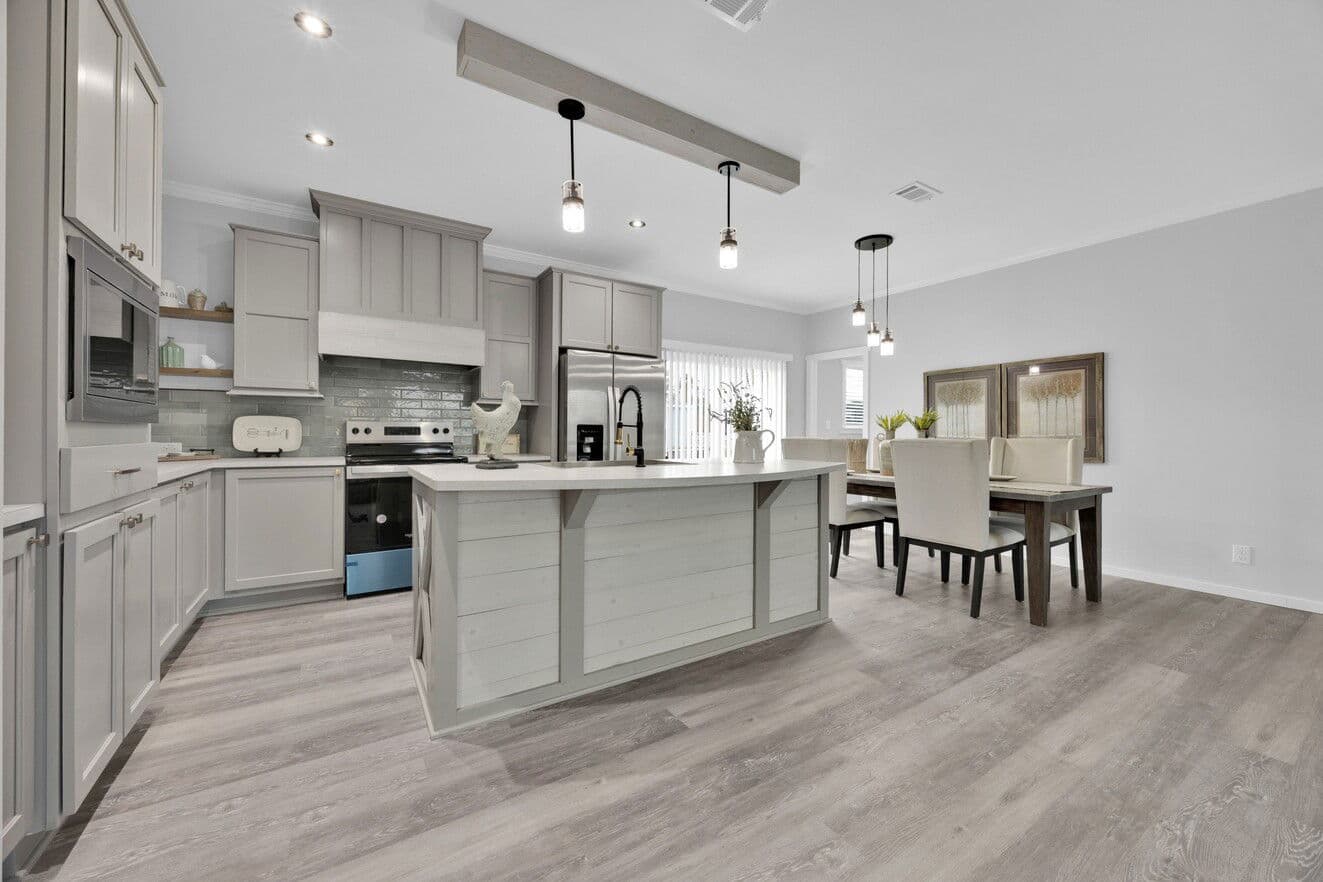 Quinn 30523a kitchen home features