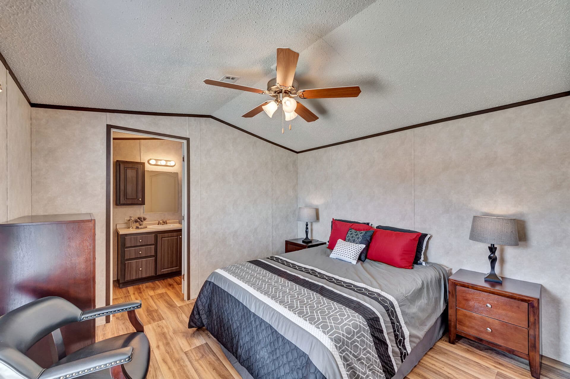 Select s-1264-22a bedroom home features